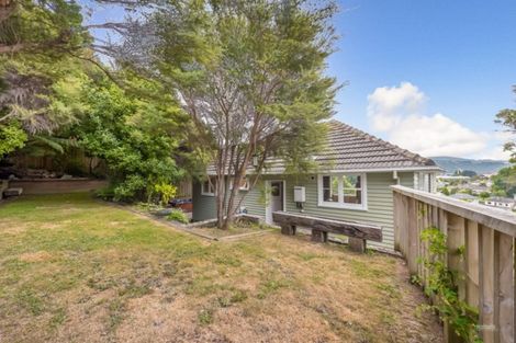 Photo of property in 10 Hill Grove, Naenae, Lower Hutt, 5011