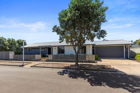 Photo of property in 15 Coprosma Close, Papamoa Beach, Papamoa, 3118