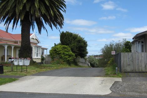 Photo of property in 2 Beresford Street, Pukekohe, 2120
