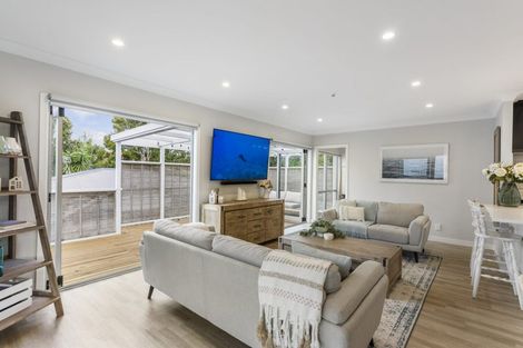 Photo of property in 26 Mirrabooka Avenue, Botany Downs, Auckland, 2010
