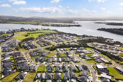 Photo of property in 24 Opouatu Avenue, Glenbrook, 2681
