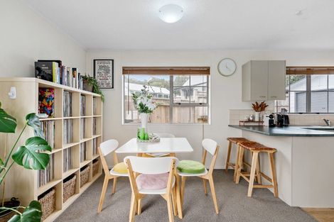 Photo of property in 10 Pimlico Place, Newlands, Wellington, 6037