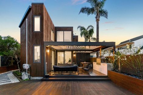 Photo of property in 2/3 Craig Road, Milford, Auckland, 0620