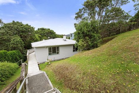 Photo of property in 27 Hampton Hill Road, Tawa, Wellington, 5028
