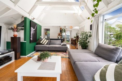 Photo of property in 17 Fitzpatrick Street, Newlands, Wellington, 6037