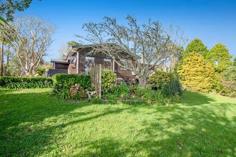 Photo of property in 2 Hand Road, Helensville, 0800