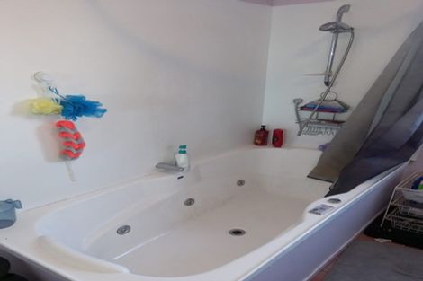 Photo of property in 101 Hillcrest Drive, Kelvin Grove, Palmerston North, 4414