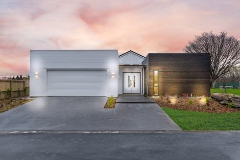 Photo of property in 16 Oates Place, Greytown, 5712