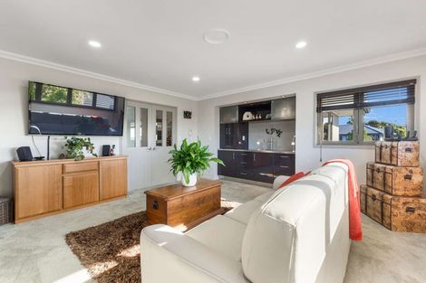 Photo of property in 176b Heta Road, Highlands Park, New Plymouth, 4312