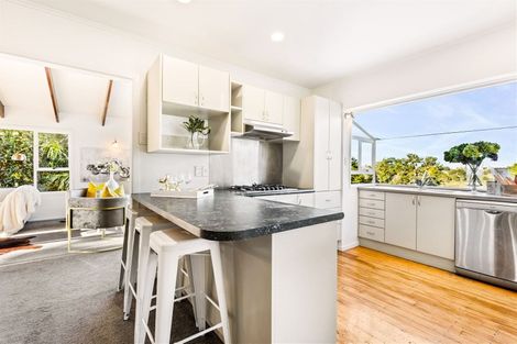 Photo of property in 122 Matipo Road, Te Atatu Peninsula, Auckland, 0610