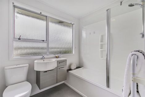 Photo of property in 2/16 Stanley Road, Glenfield, Auckland, 0629