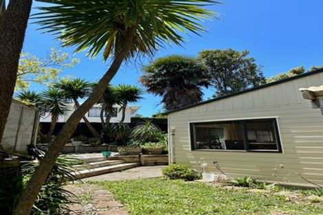 Photo of property in 11 Thalia Place, Totara Vale, Auckland, 0629