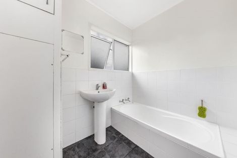 Photo of property in 23 Luckens Road, West Harbour, Auckland, 0618