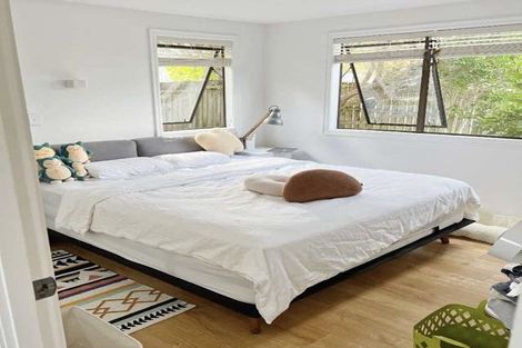 Photo of property in 133 Oreil Avenue, West Harbour, Auckland, 0618