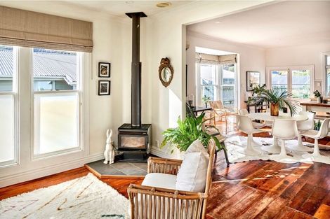 Photo of property in 45 Pukatea Street, Eastbourne, Lower Hutt, 5013