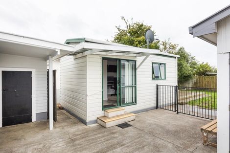 Photo of property in 19 Featherston Street, Takaro, Palmerston North, 4412