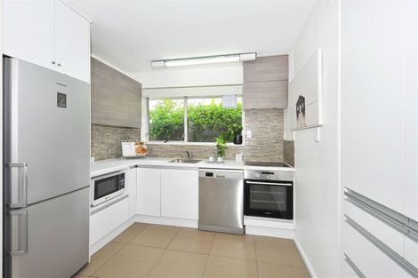 Photo of property in 35 Montclare Avenue, Avonhead, Christchurch, 8042