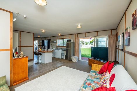 Photo of property in 6 Mavis Avenue, Waikawa Beach, Manakau, 5573