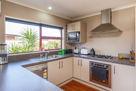 Photo of property in 40 Geneva Terrace, Kelvin Grove, Palmerston North, 4414