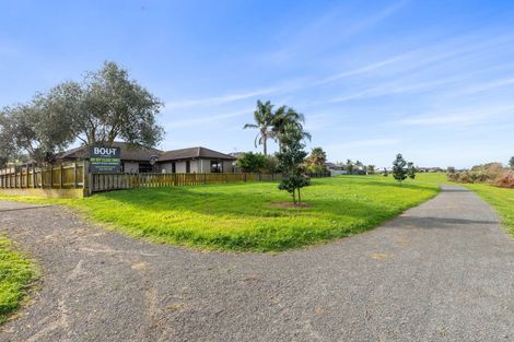 Photo of property in 35 Sarah Place, Papamoa Beach, Papamoa, 3118