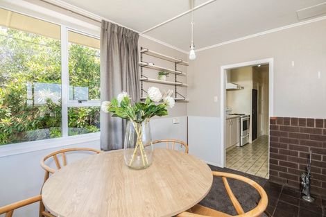 Photo of property in 8 Link Road, Newlands, Wellington, 6037