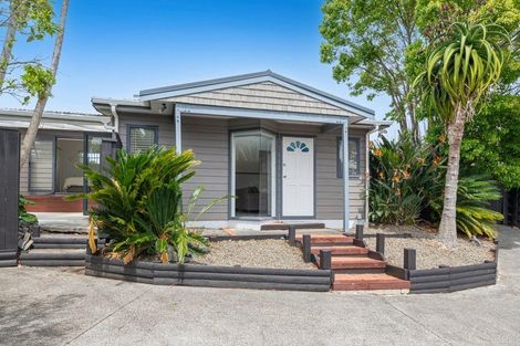 Photo of property in 2/20 Tawavale Crescent, Totara Vale, Auckland, 0629