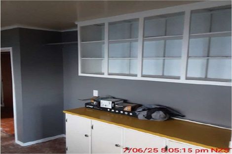 Photo of property in 1 Albany Road, One Tree Point, 0118