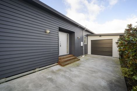 Photo of property in 56 Exeter Crescent, Takaro, Palmerston North, 4412