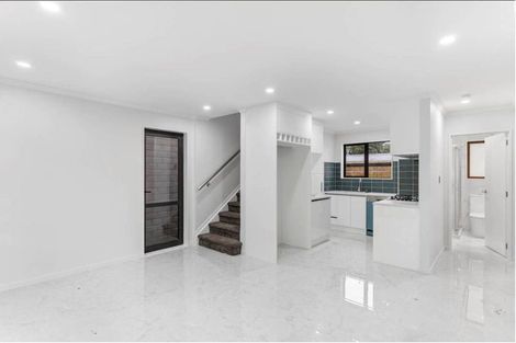 Photo of property in 425f Great South Road, Opaheke, 2113