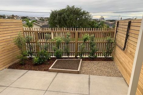 Photo of property in 4/35 Garadice Road, Rothesay Bay, Auckland, 0630