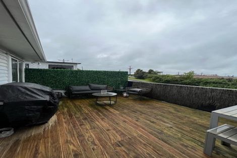Photo of property in 1 Hartley Terrace, Massey, Auckland, 0614