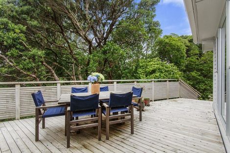 Photo of property in 27 Hampton Hill Road, Tawa, Wellington, 5028
