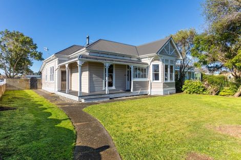 Photo of property in 16 Ross Street, Woodville, 4920