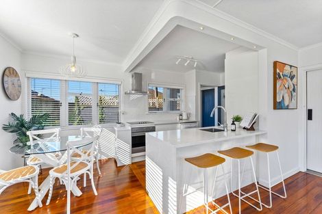 Photo of property in 1/15 Stanley Avenue, Milford, Auckland, 0620