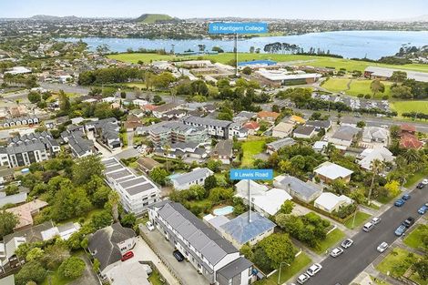 Photo of property in 9 Lewis Road, Pakuranga, Auckland, 2010