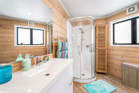 Photo of property in 118 Stanmore Bay Road, Stanmore Bay, Whangaparaoa, 0932
