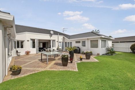 Photo of property in 8 Glenross Drive, Wattle Downs, Auckland, 2103