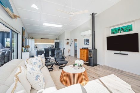 Photo of property in 10 Voyager Place, Cooks Beach, Whitianga, 3591