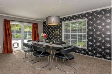 Photo of property in 244 Memorial Avenue, Burnside, Christchurch, 8053