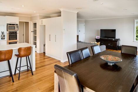 Photo of property in 9 Mana View Road, Paremata, Porirua, 5026