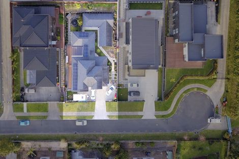 Photo of property in 26 Roxborough Place, East Tamaki Heights, Auckland, 2016