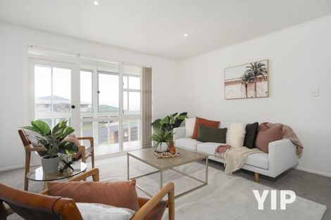 Photo of property in 10 Edgecombe Street, Newlands, Wellington, 6037