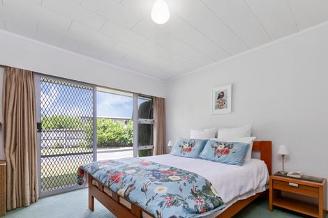 Photo of property in 39 Harbour View Road, Point Wells, 0986