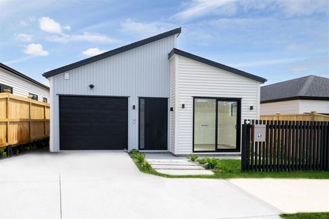 Photo of property in 40 Whakairo Crescent, Gulf Harbour, 0930