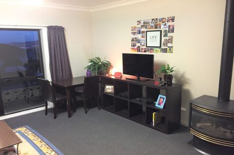 Photo of property in 3 Salford Street, Newlands, Wellington, 6037