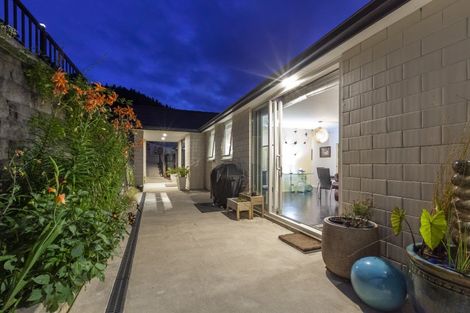Photo of property in 72 Kakariki Grove, Waikanae, 5036