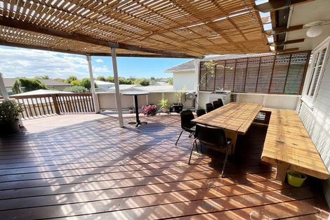 Photo of property in 4 Paton Avenue, Te Atatu South, Auckland, 0610