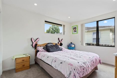 Photo of property in 10 Don Buck Road, Massey, Auckland, 0614