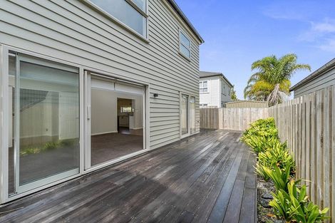 Photo of property in 6a Mansion Court, West Harbour, Auckland, 0618