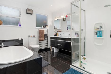 Photo of property in 1/24 Lysander Crescent, Beach Haven, Auckland, 0626